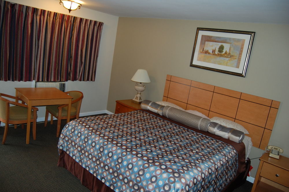 Colony Motel Brookfield Экстерьер фото