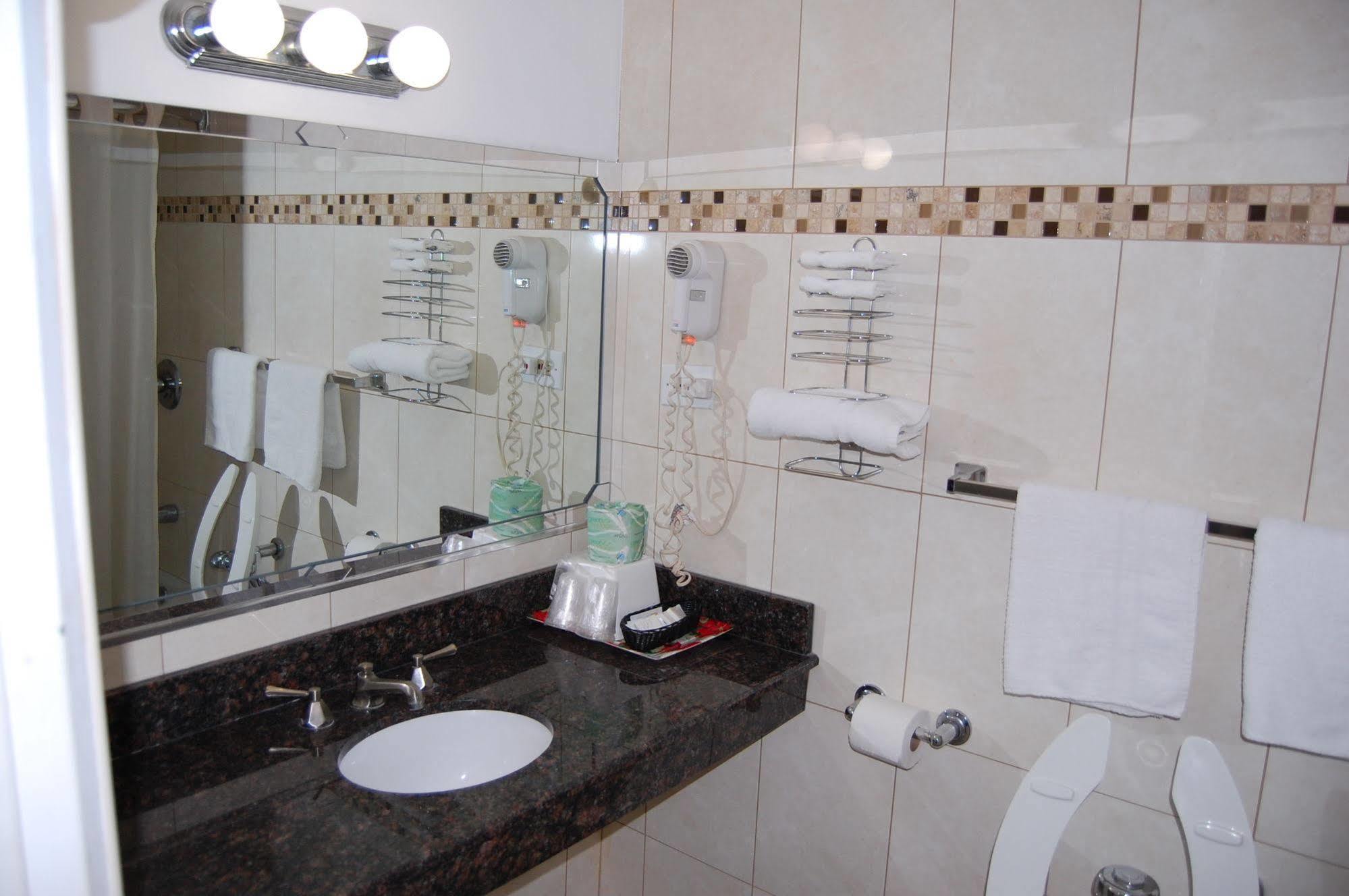 Colony Motel Brookfield Экстерьер фото