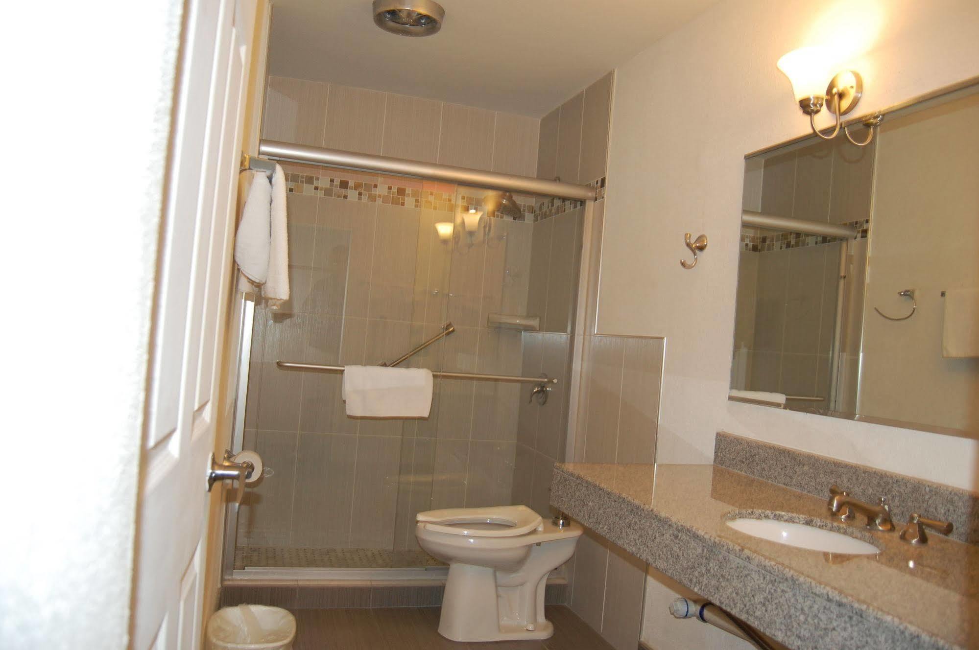 Colony Motel Brookfield Экстерьер фото